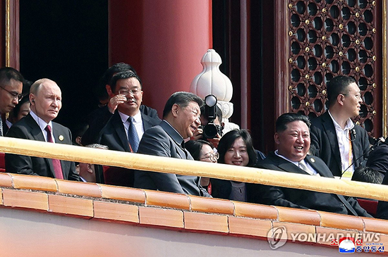 N.K. leader attends military parade in Beijing | Yonhap News Agency